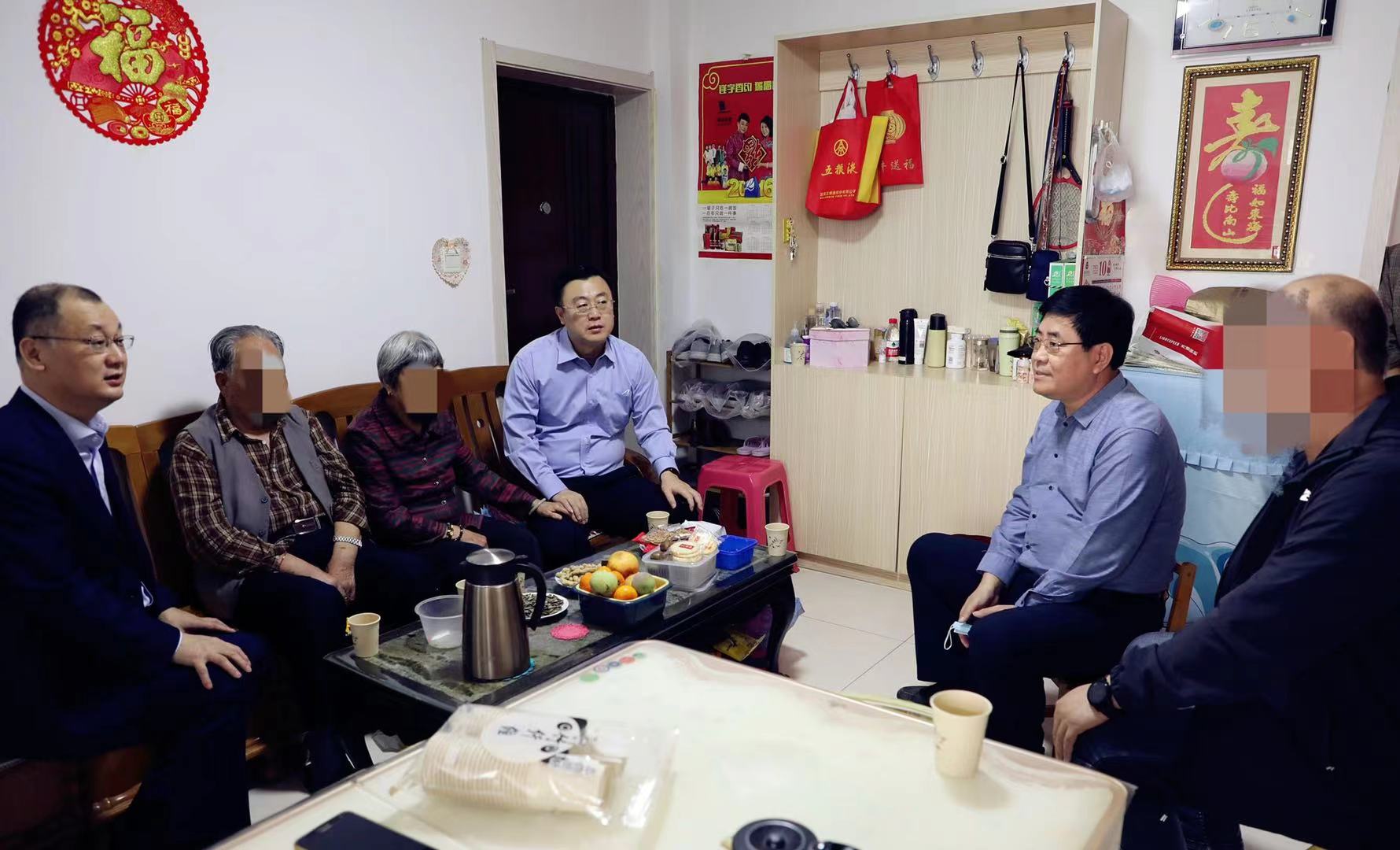 威海市卫生健康委员会 图片新闻 “千人入户大走访 解忧帮困暖民心”市卫生健康委党组书记、主任王文深入基层开展走访