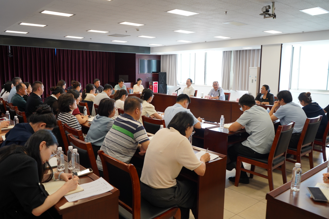市卫生健康委组织召开年轻干部座谈会