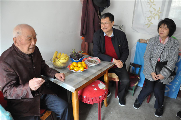 贾青顺处长一行走访慰问老红军家属督导调研之余,贾青顺处长一行与我